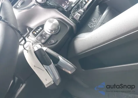 2025 Ram 1500 Laramie 4X4 5'7 Box z USA, uszkodzony, nr VIN 1C6SRFJP2SN765057